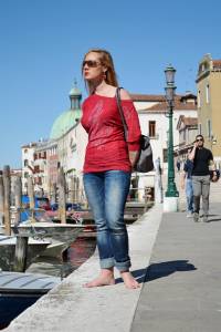 Feetosopher-Alyssa, Alphea - 2014-05-XX Fresh urban feet (Venice27q19hx3u5.jpg