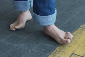 Feetosopher-Alyssa%2C-Arianna-2008-XX-XX-Barefoot-urban-girls-q7q190nmg2.jpg