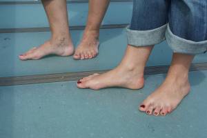 Feetosopher-Alyssa%2C-Sole-2010-XX-XX-Barefoot-urban-stars-%28Veni-77q196rksm.jpg