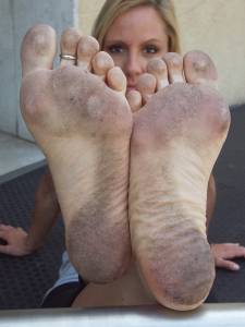 Feetosopher-Alyssa%2C-Aiko-2010-XX-XX-Barefoot-urban-stars-57q19gioar.jpg