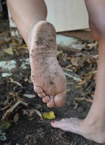 Feetosopher-Amerika - 2015-08-XX Barefoot country nudity (The baa7q3cxj6h7.jpg