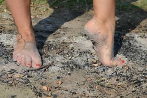 Feetosopher-Amerika - 2015-08-XX Barefoot country nudity (The ba-c7q3cxvflo.jpg