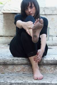 Feetosopher-Arianna - 2008-XX-XX Barefoot urban star (Verona, Itd7q3cnnob6.jpg