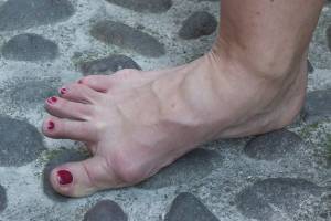 Feetosopher-Arianna-2008-XX-XX-Barefoot-urban-star-%28Verona%2C-It-a7q3cmwb5q.jpg