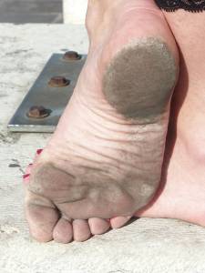 Feetosopher-Arianna-2008-XX-XX-Barefoot-urban-star-%28Verona%2C-It-b7q3co77ug.jpg