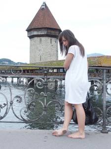 Feetosopher-Arianna - 2008-08-XX Barefoot Swiss adventure (Zuric-e7q3cvb6jc.jpg