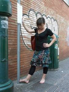 Feetosopher-Arianna-2008-XX-XX-Barefoot-urban-girl-%28Mestre%2C-It-t7q3cqdjuf.jpg