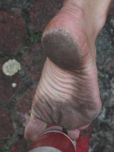 Feetosopher-Arianna-2008-XX-XX-Barefoot-urban-girl-%28Mestre%2C-It-i7q3cqkbuj.jpg