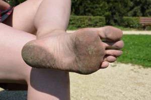 Feetosopher-Barefoot Cecilia - 2012-09-XX Second outdoor nude sh-y7q3buckx3.jpg