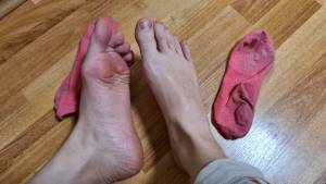 Amateur girl plays with smelly socks-l7q4awjhh4.jpg