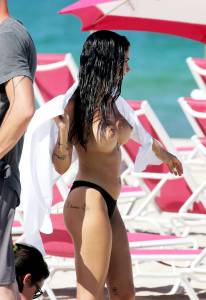 Giulia De Lellis – Topless Bikini Photoshoot on the Beach in Miami57q4gcwcgx.jpg