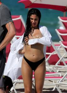 Giulia De Lellis – Topless Bikini Photoshoot on the Beach in Miamio7q4gdci5a.jpg