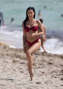 Giulia-De-Lellis-%E2%80%93-Topless-Bikini-Photoshoot-on-the-Beach-in-Miami-p7q4gd0t4d.jpg