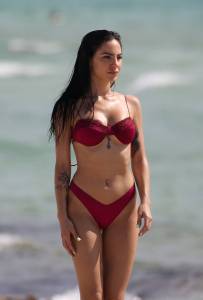 Giulia De Lellis – Topless Bikini Photoshoot on the Beach in Miamie7q4gdlryy.jpg