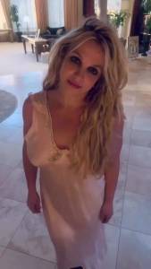Britney Spears Shows Sexy Boobs and Nipples in Sheer Night Gown07q437dbok.jpg