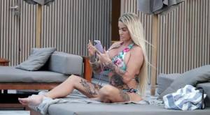 Katie Price Shows Big Tits in Bikini in Thailandk7q46745n5.jpg