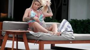 Katie Price Shows Big Tits in Bikini in Thailando7q467cuet.jpg