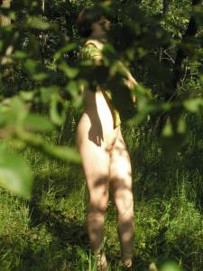 Naked girl in the woods-a7q4vu6ztt.jpg