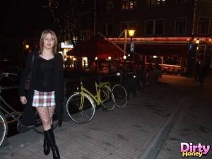 Out & About In Amsterdam-y7q4wnrlqc.jpg