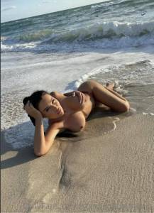 Stanija-Dobrojevic-Expose-Big-Tits-in-Sexy-Topless-Pictures-%28NSFW%29-t7q5iju3bh.jpg