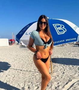 Claudia-Romani-Flaunts-Big-Boobs-in-Bikini-at-a-Beach-in-Miami-57q89tsuz4.jpg