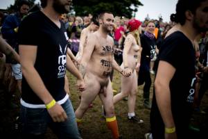 music-festival-nude-running-teens-publicu7q8qp3o30.jpg