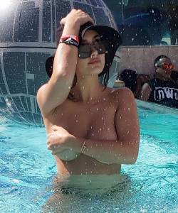 Repost Tao Wickrath – topless Candids at strip club pool party in Las Vegas-r7q9eujh2q.jpg