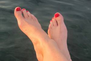 Amateur feet mix, Collected from Facebook and other social networksx7q96tbdiv.jpg