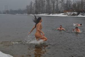 Ukranian ice winter public nudity-g7qjevttmj.jpg