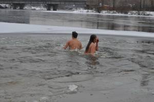Ukranian-ice-winter-public-nudity-77qjewndox.jpg