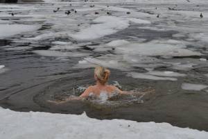 Ukranian ice winter public nudity-d7qjeu2431.jpg