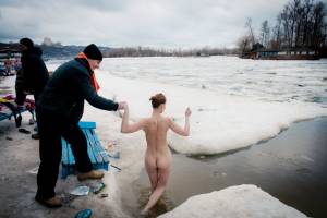Ukranian ice winter public nudity-j7qjeuoztr.jpg