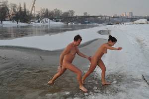 Ukranian ice winter public nudity-i7qjewvag0.jpg