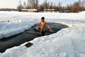 Ukranian ice winter public nudity-f7qjeuvds4.jpg