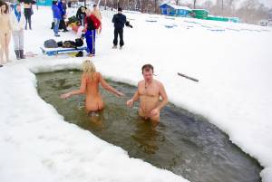 Ukranian-ice-winter-public-nudity-g7qjetgg2c.jpg