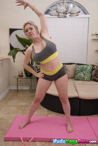 Dee Williams - Big Tits MILF Dee Williams Strips Yoga And Fingersx7qjp5uhtw.jpg