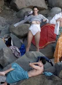 Maya Hawke Expose Boobs in Swimsuit in St. Barths (NSFW)z7qlfpanxq.jpg