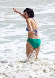 Lily Allens Sexy Nipple Slip at a Beach in St. Bartsg7qlfp5plq.jpg