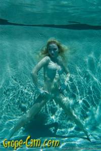 Madison Scott underwater (x103)p7ql9a7pps.jpg