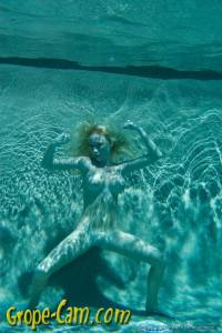 Madison Scott underwater (x103)-h7ql9ajvqe.jpg