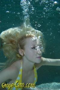 Madison Scott underwater (x103)07ql8wodet.jpg
