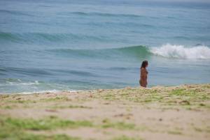 Nude Beach Spying A Naked MILFd7qmbfdtx2.jpg