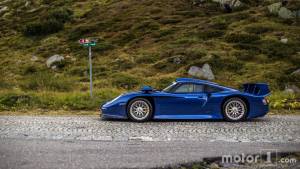 Porsche-911-GT1-l7qmo2f43b.jpg