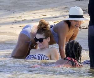 Jessica Alba – Bikini Candids in Caribbean-r7qmvh1bji.jpg