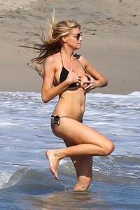 Charlotte McKinney - bikini beach candids in Malibu, August 9, 201557qmve0dma.jpg
