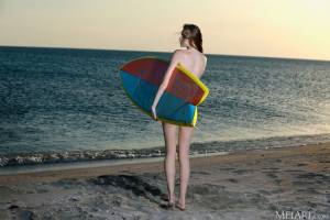 Elle-Tan-Surfer-%28x125%29-1365x2048-Sexy-Photo-Gallery-37qo6mixsj.jpg