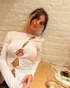 Emily Ratajkowski Shows Gorgeous Braless Boobs & Nipples in Sheer White Top (Vidi7qoo15tez.jpg