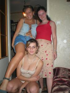 3 russian roomate girls-57qpimjyr6.jpg