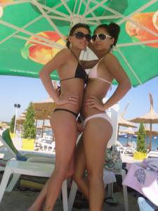 2 Sexy Sisters on the Beach (63 Pics)-y7qpfqemo4.jpg
