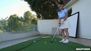 Ella-Knox-Teach-Me-To-Golf-27qp2elyzb.jpg
